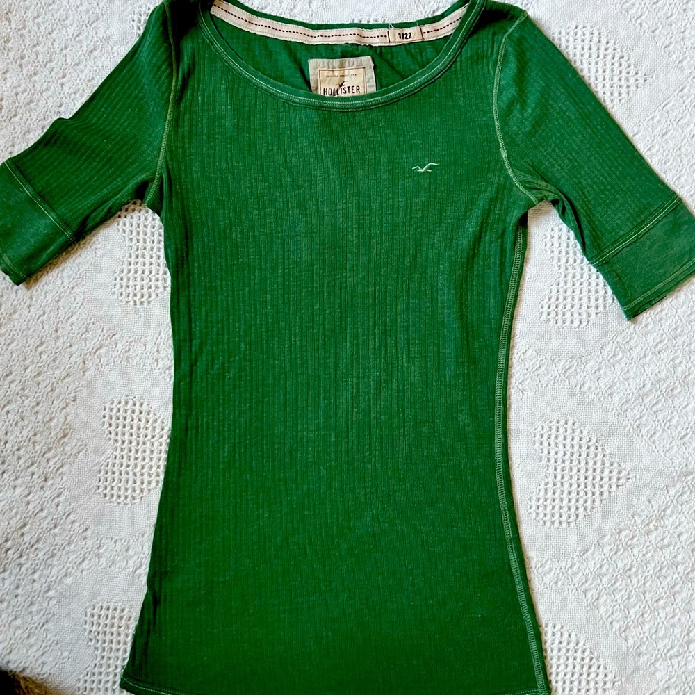 Hollister 1922 green shirt . Good condition Fits medium , small , but marked L